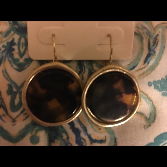 Tortoise and gold earrings - Picture 2 of 2